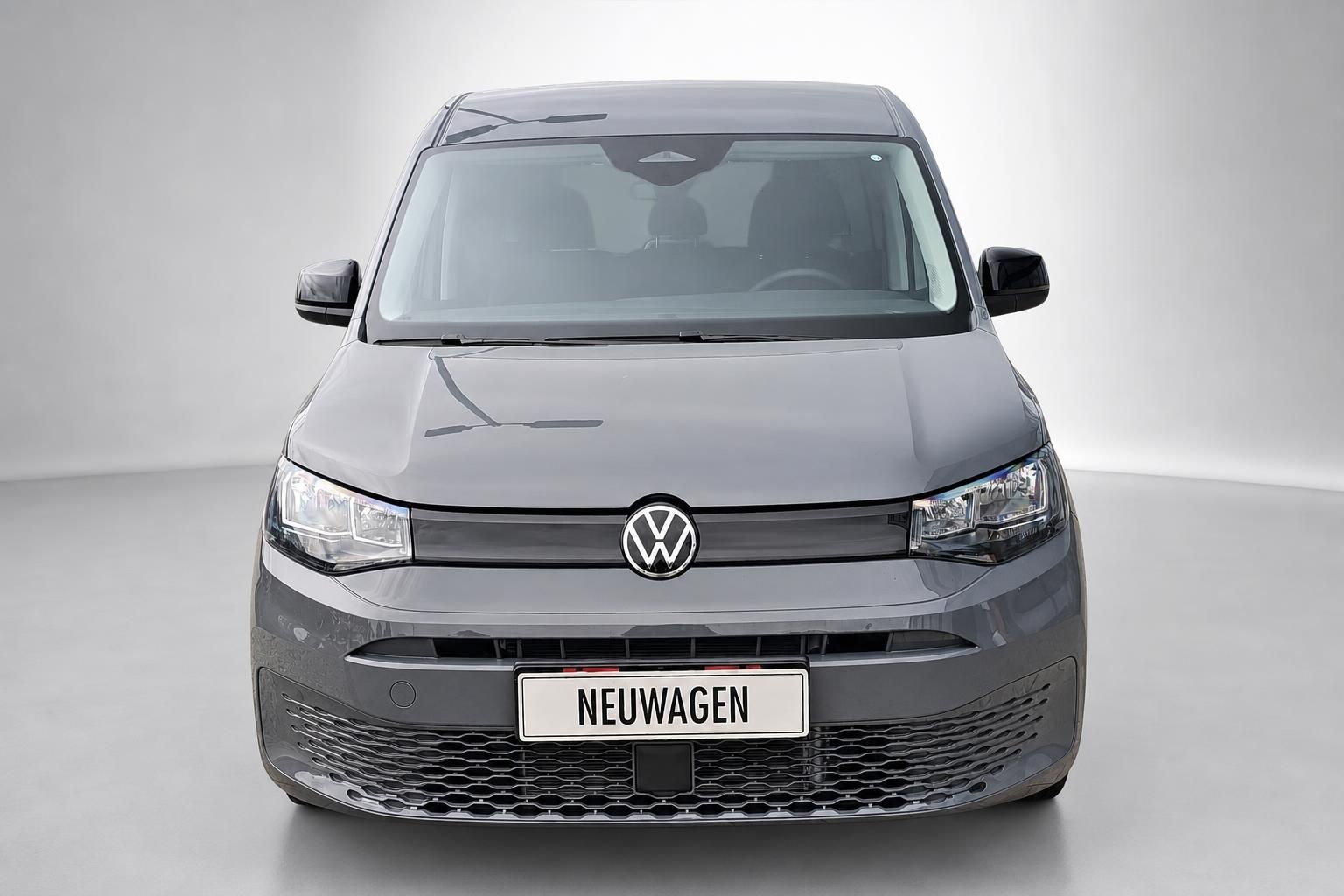 VW Caddy grau Frontansicht direkt im Studio