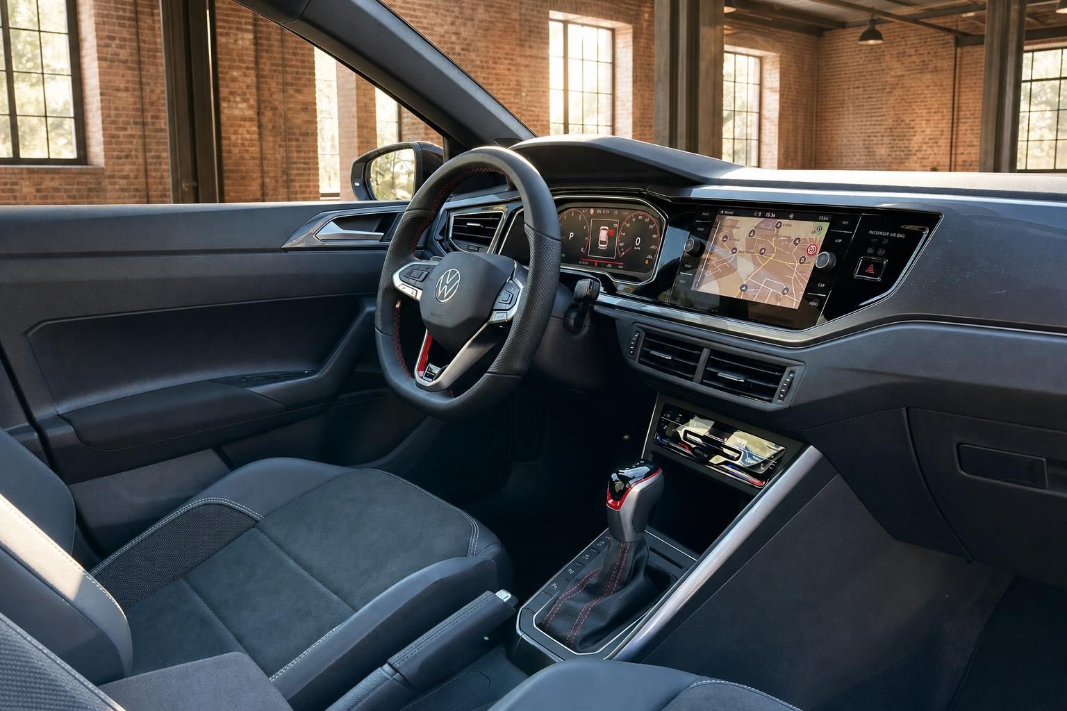 VW Polo GTI Fahrersitz mit Blick auf Armaturenbrett und Display