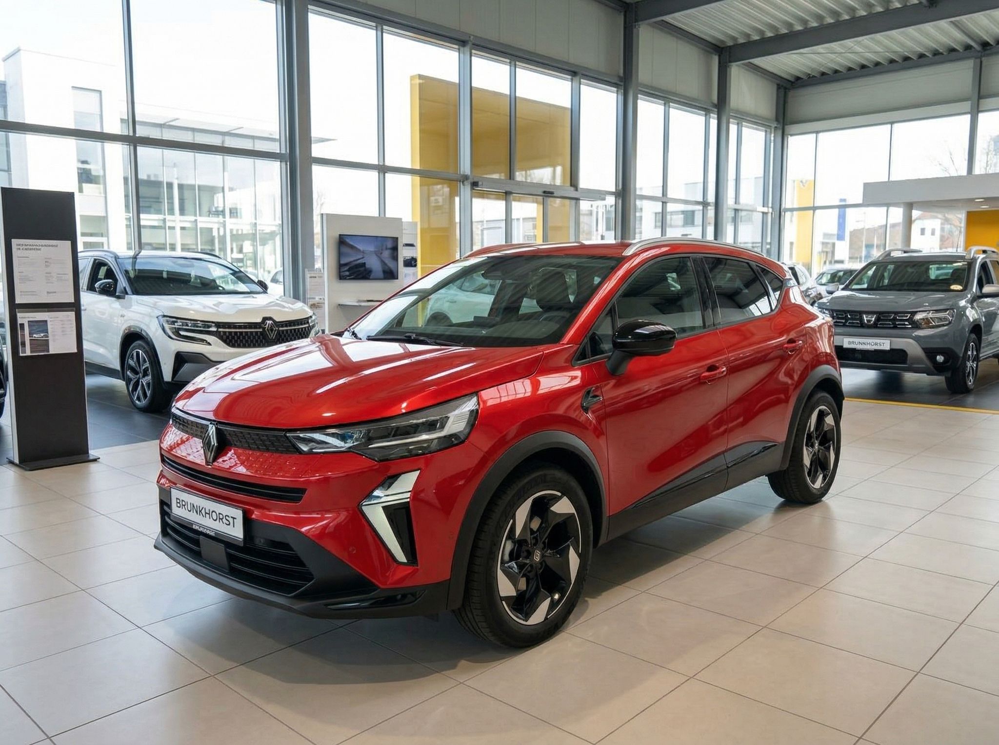 Roter Renault Captur SUV im Autohaus Showroom - Seitenansicht mit modernem Design