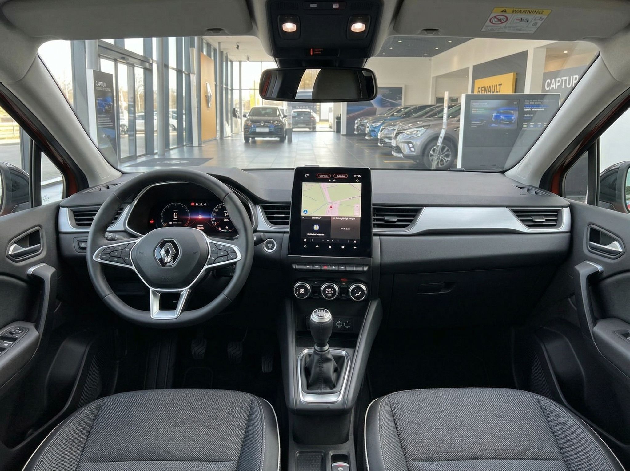 Renault Fahrzeug Innenraum mit modernem Cockpit und Touchscreen-Display