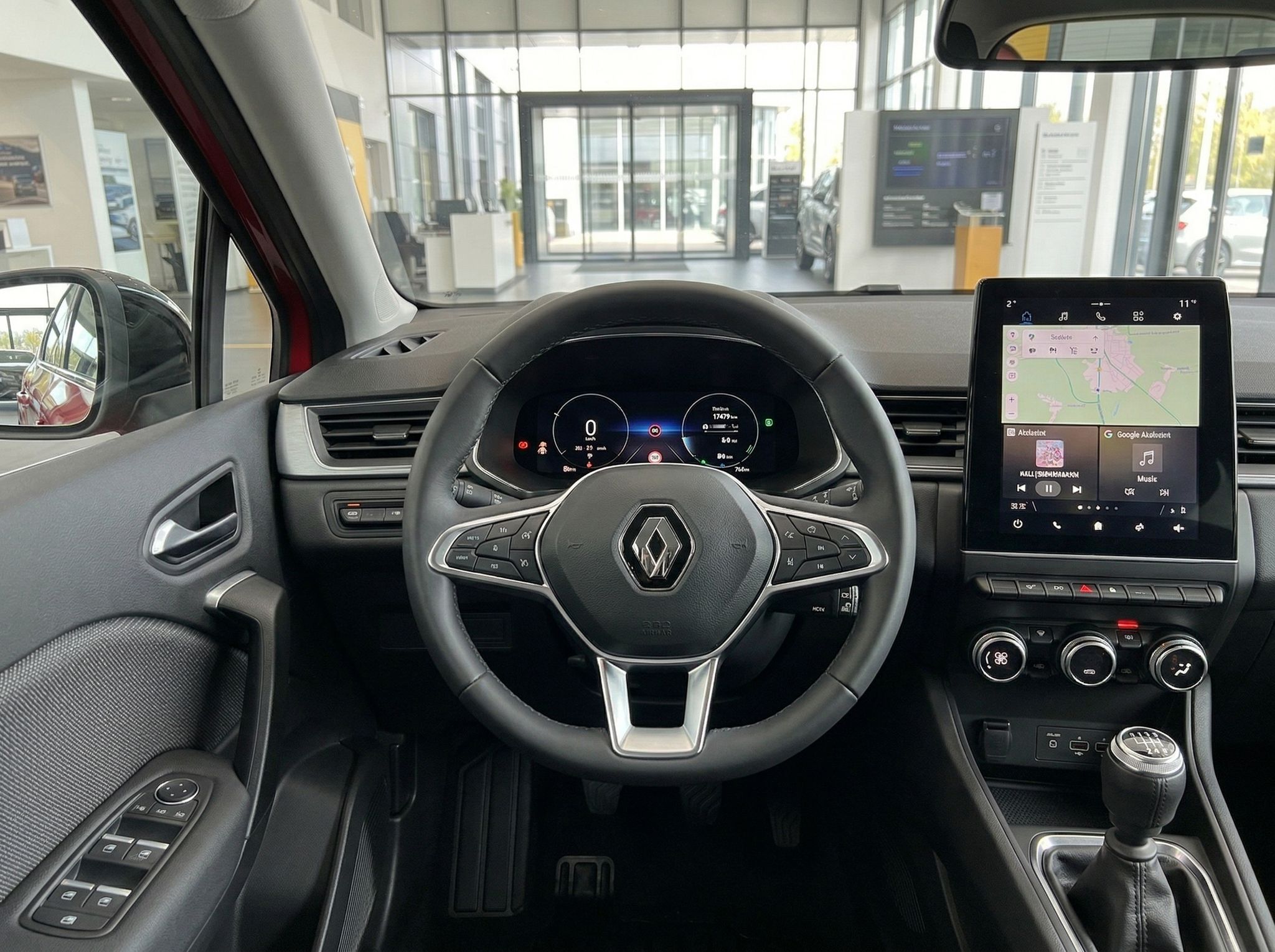 Renault Armaturenbrett mit digitalen Anzeigen und Navigationssystem im Detail