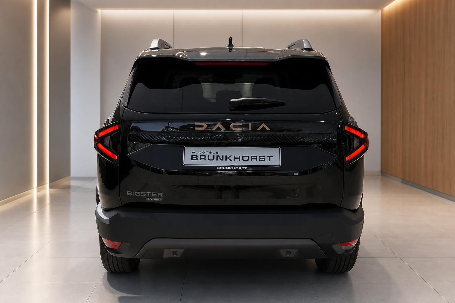 Dacia Bigster Hybrid schwarz SUV Heckansicht mit Rückleuchten