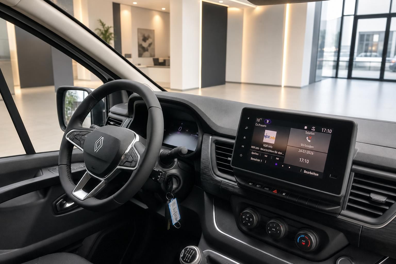 Renault Trafic Cockpit mit Lenkrad und Touchscreen Infotainment