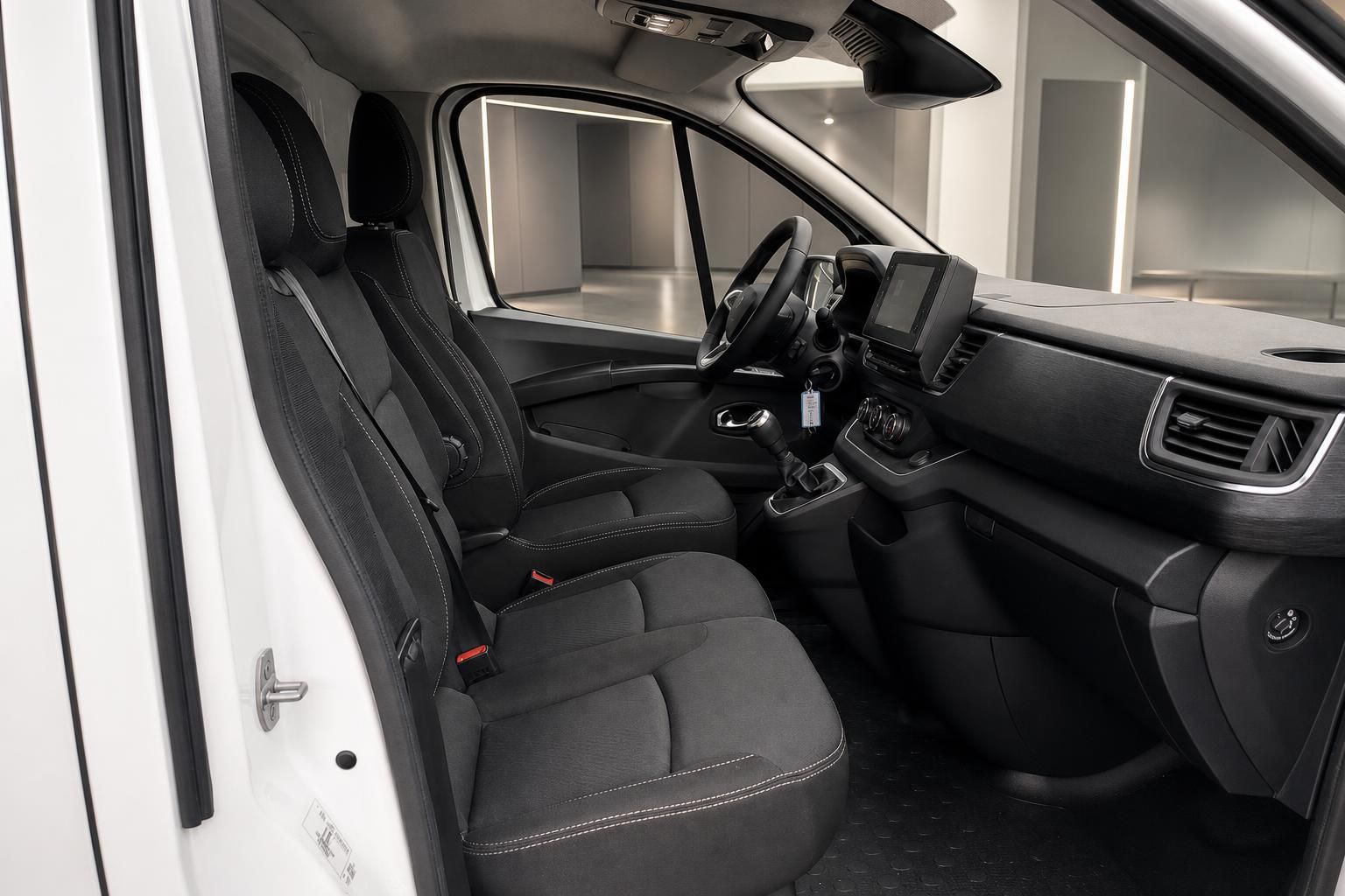 Renault Transporter Innenraum mit Vordersitzen und Armaturenbrett
