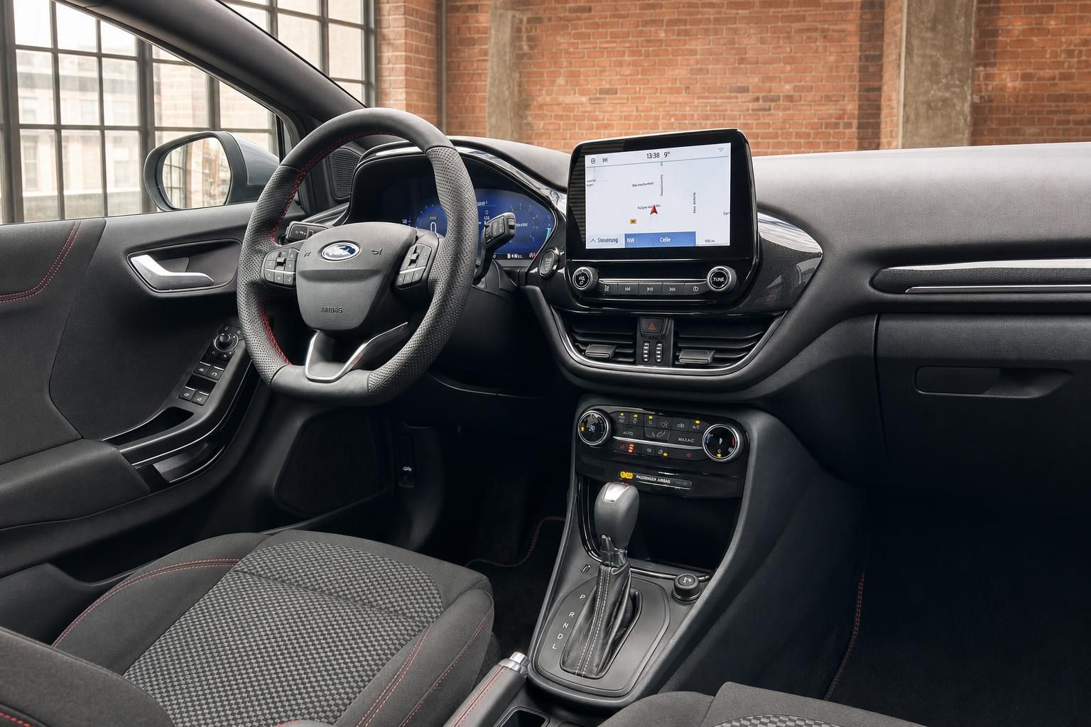 Ford Fiesta Cockpit mit Touchscreen Navigation und Lenkrad Detailansicht
