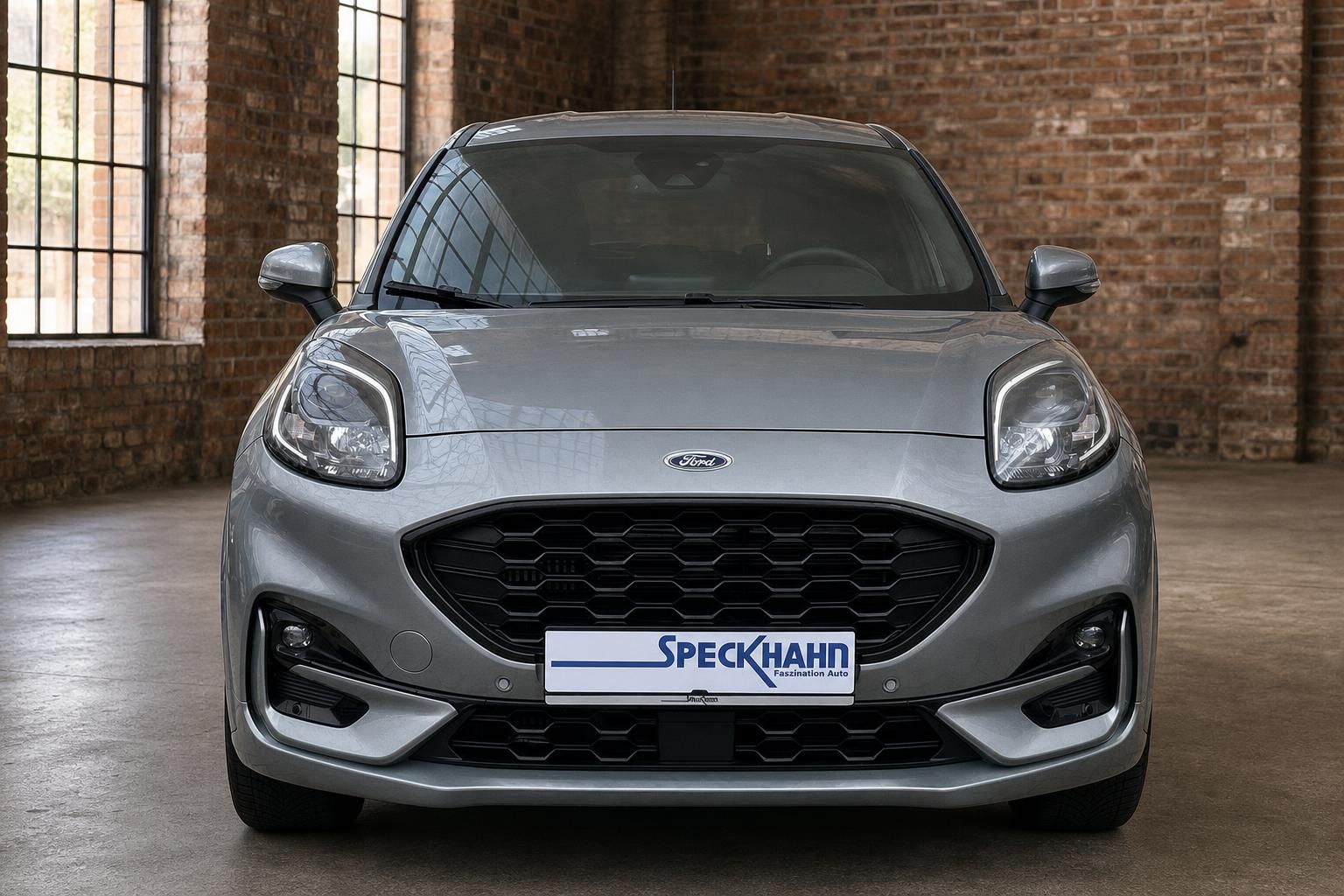 Ford Puma ST-Line in Silber, Frontansicht mit Kuehlergrill