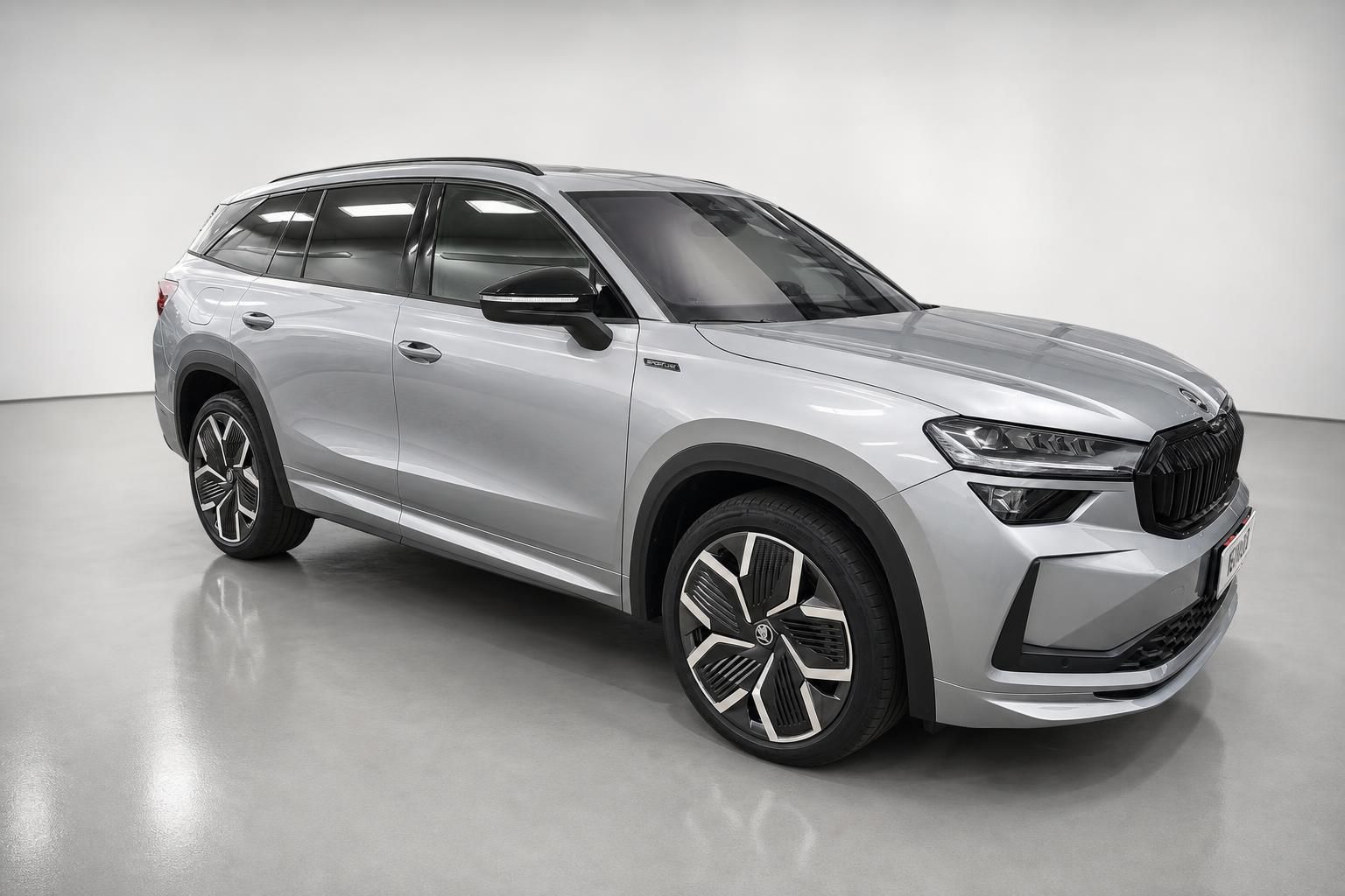 Skoda Kodiaq Sportline Frontansicht silber mit großen Leichtmetallfelgen
