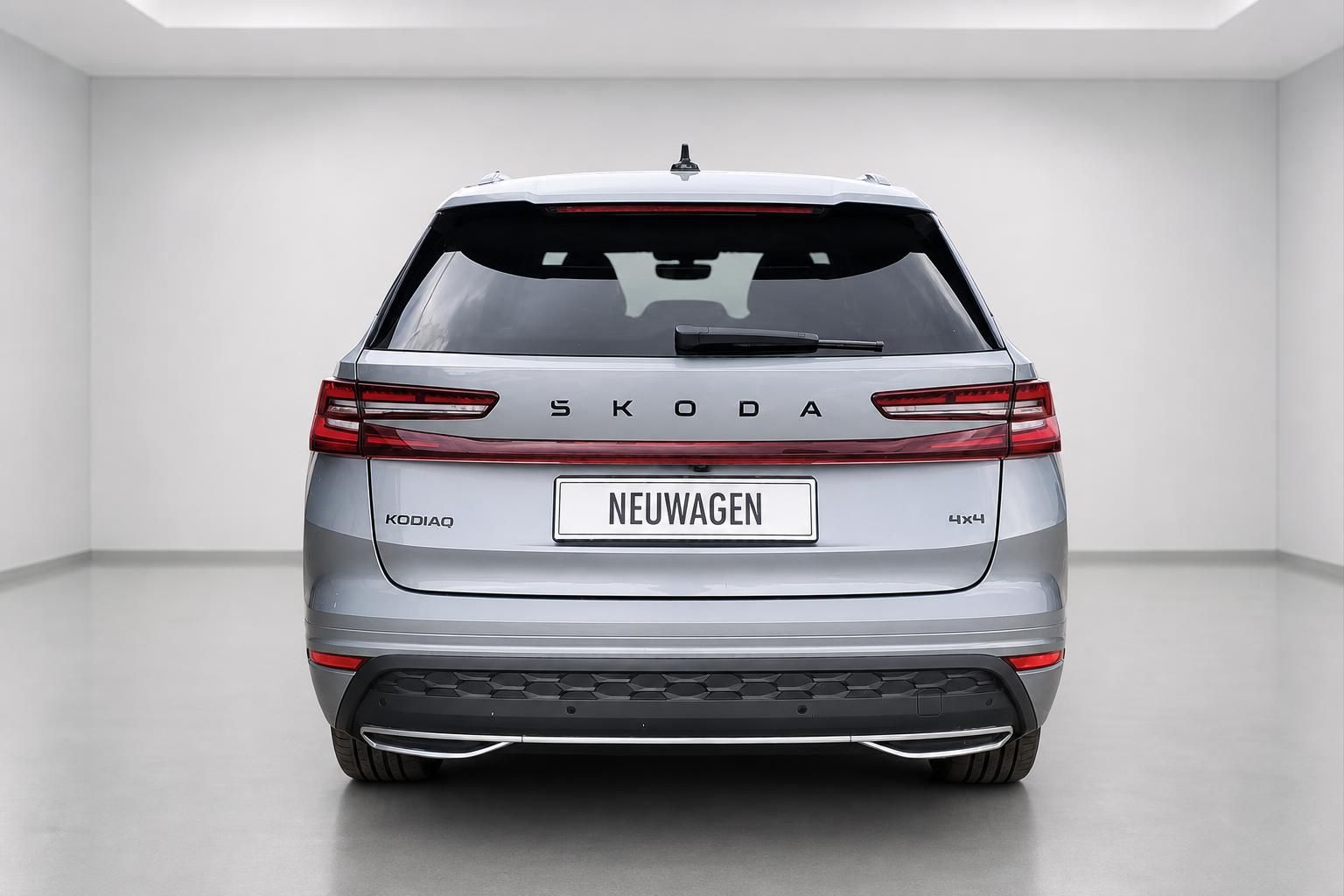 Skoda Kodiaq 4x4 in Silber, Heckansicht als Neuwagen