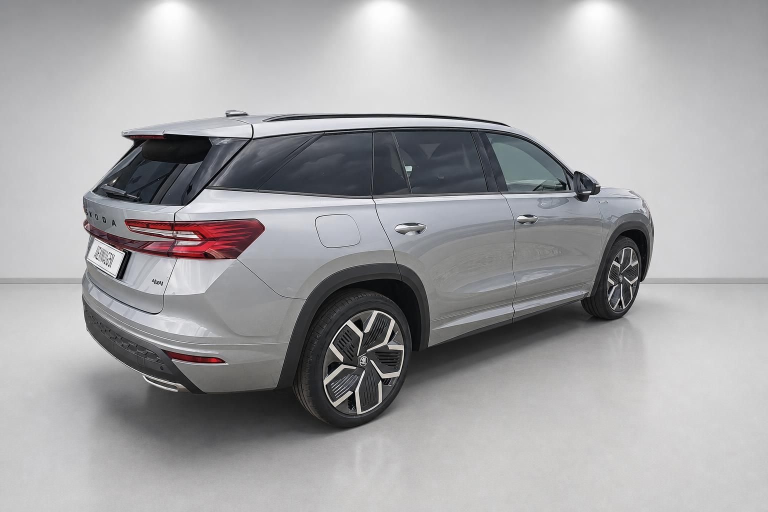 Skoda Kodiaq Silber, Heck-Seitenansicht mit Leichtmetallfelgen