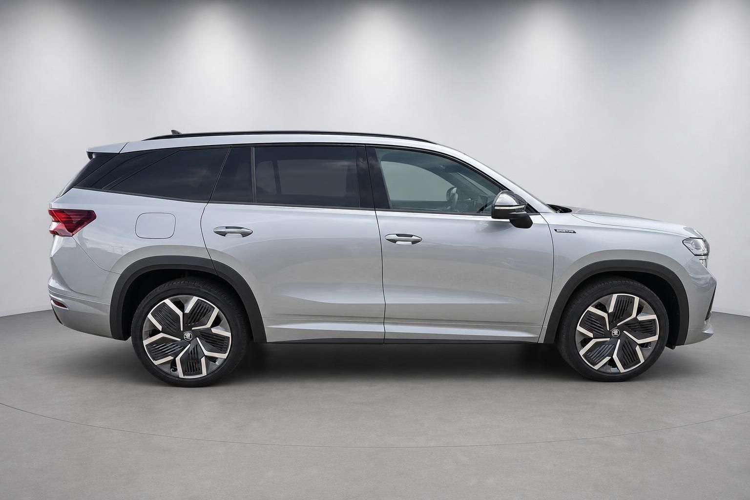 Skoda Kodiaq in Silber, seitliche Profilansicht des SUV