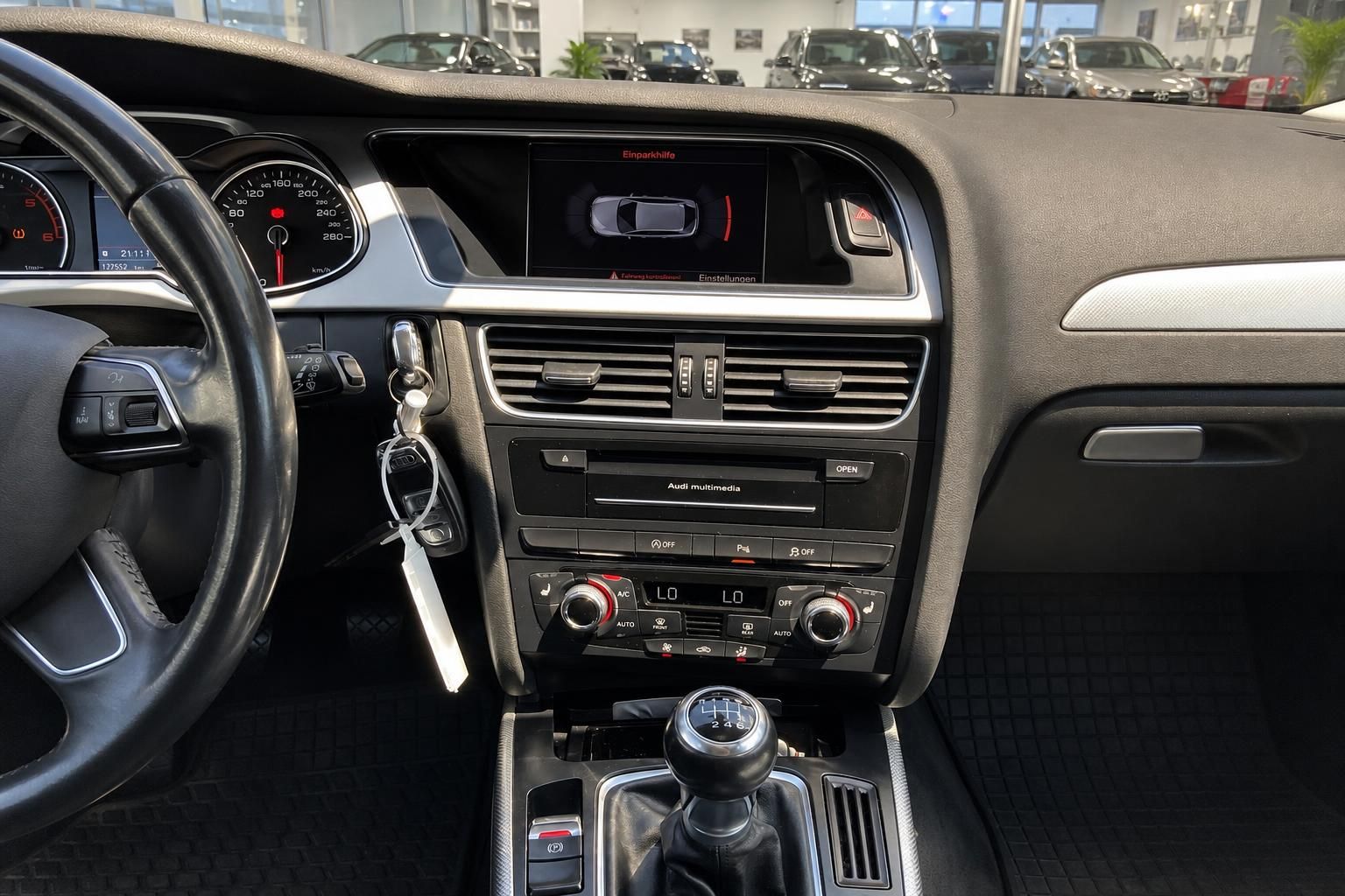 Audi A4 Mittelkonsole mit MMI-Navi, Klimaautomatik und 6-Gang-Schaltgetriebe