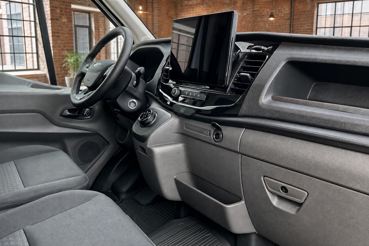 Ford Transit Innenraum: Cockpit mit Touchscreen und Armaturenbrett