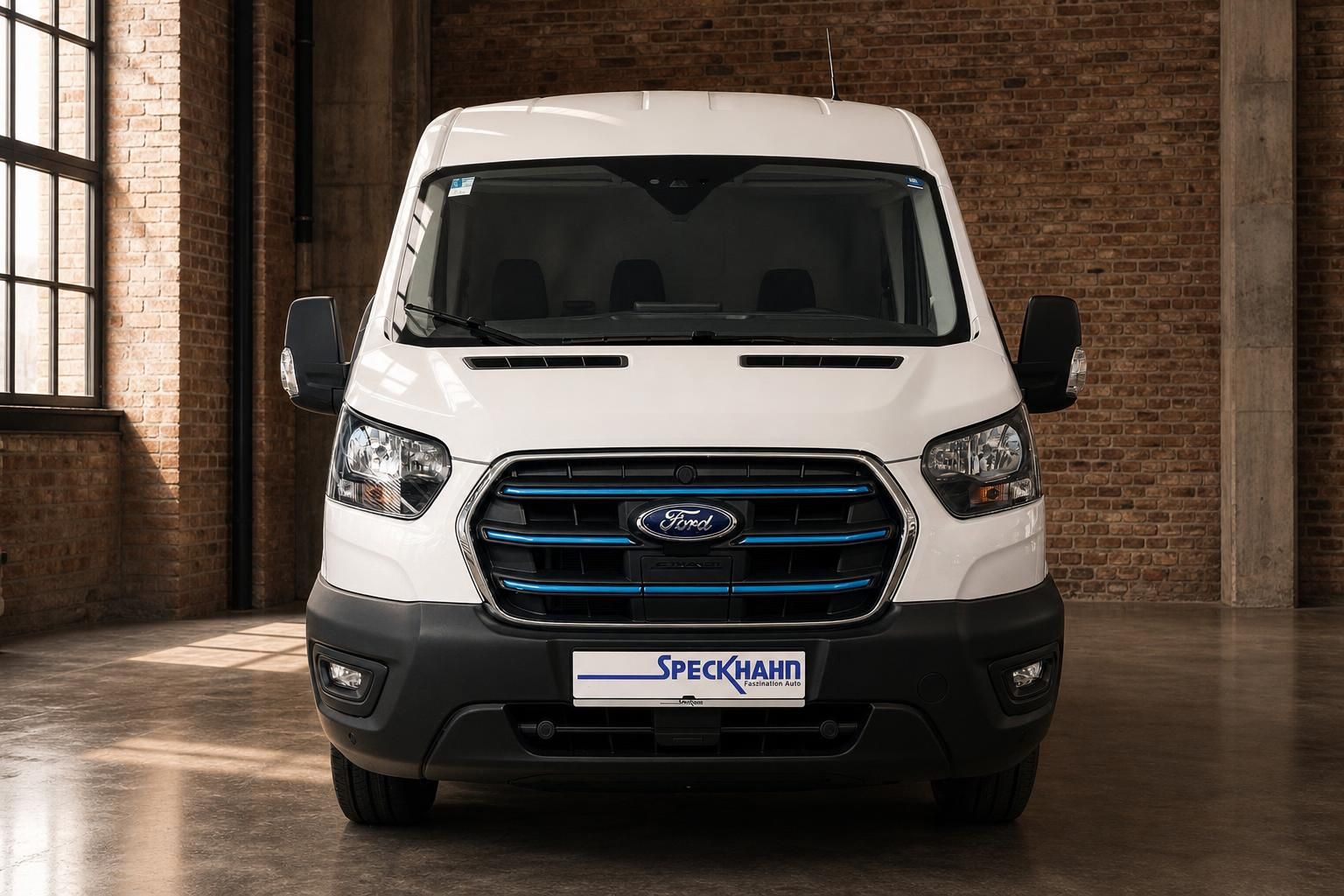 Ford Transit Kastenwagen weiß Frontansicht mit E-Transit Kühlergrill