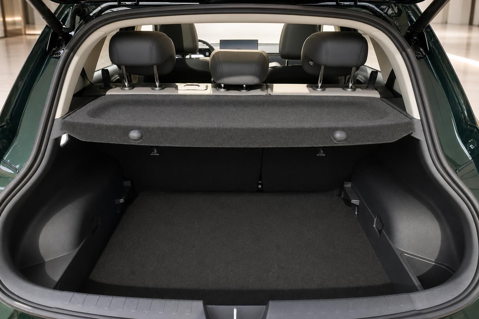 Kofferraum mit umgeklappten Sitzen und viel Ladevolumen im SUV