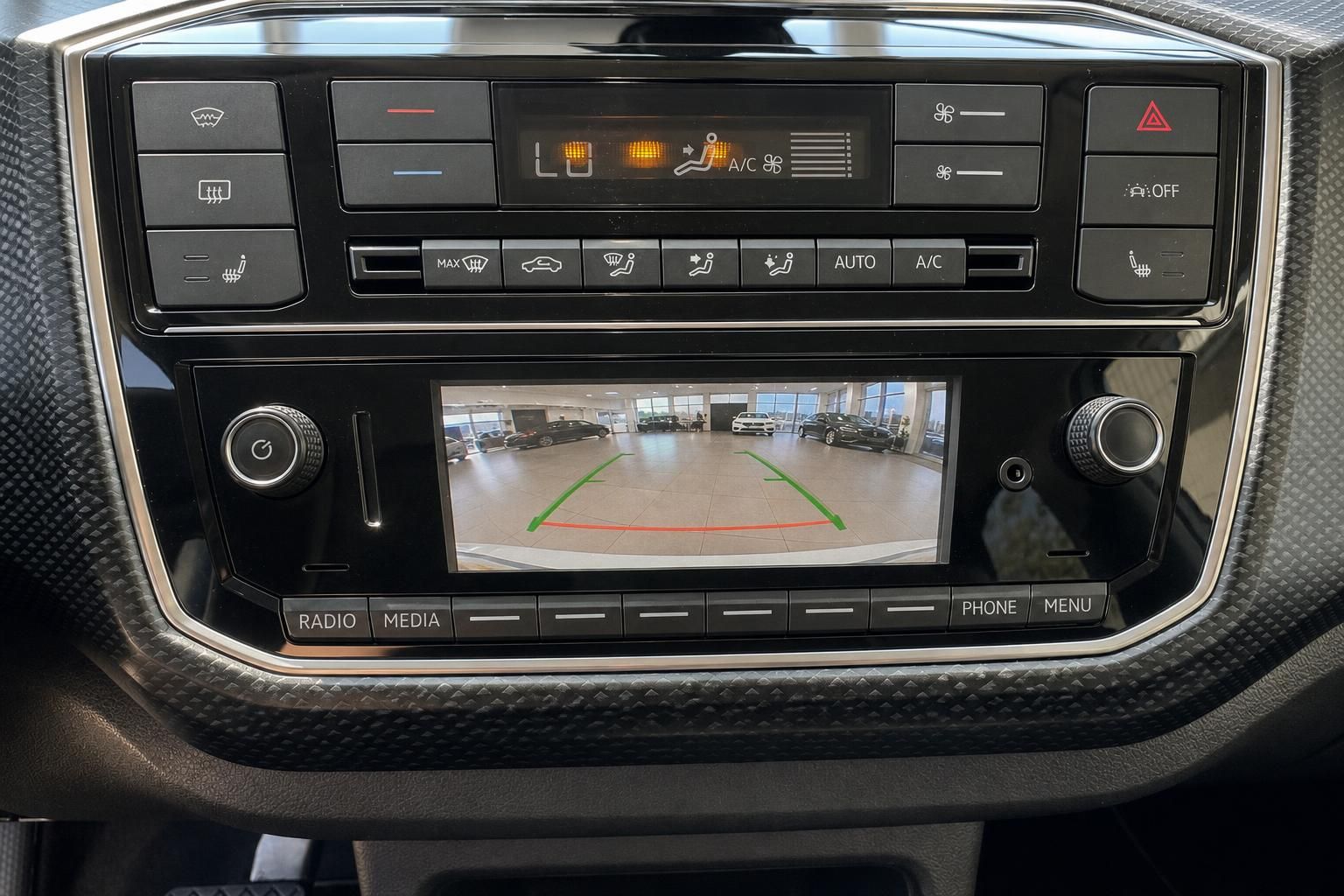 VW Cockpit Multifunktionsdisplay mit Rückfahrkamera und Klimabedienung