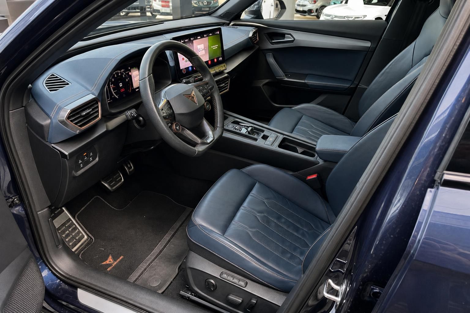 Cupra Formentor Innenraum mit Sportsitzen und Cockpit