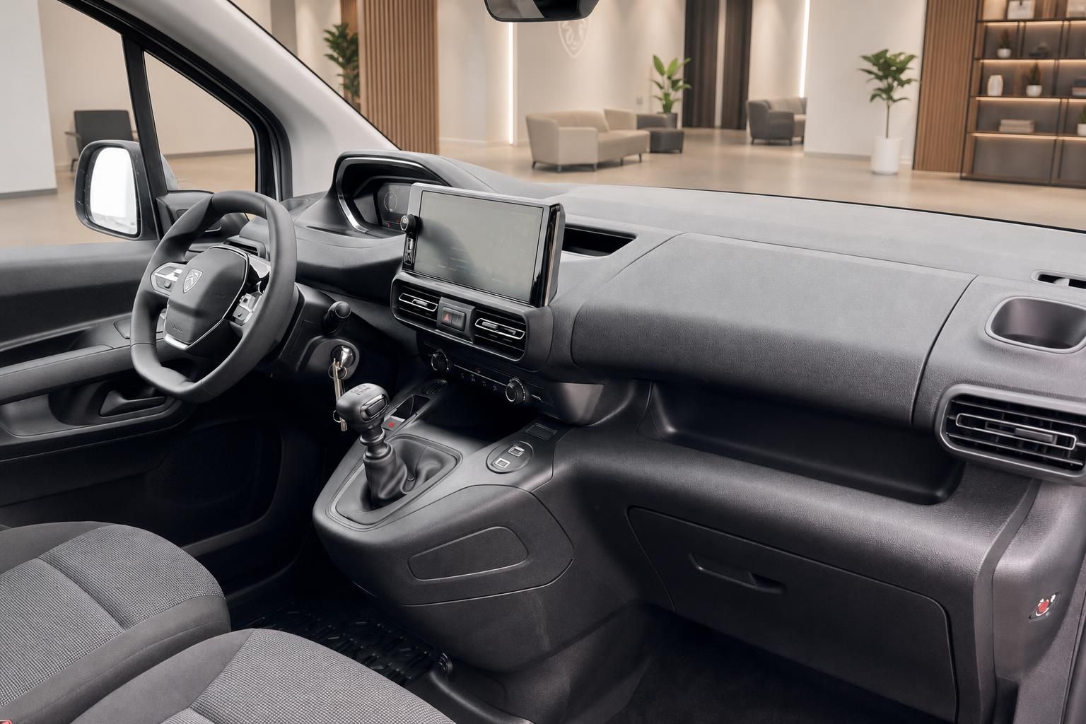 Cockpit und Armaturenbrett eines Peugeot Transporters mit Touchscreen