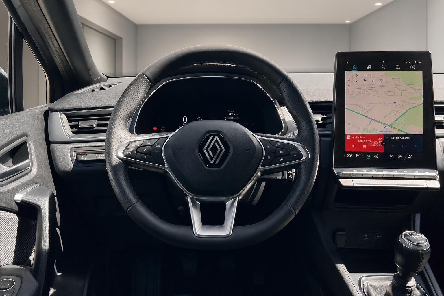 Renault Captur Cockpit-Ansicht mit Lenkrad, digitalem Display und Navigationssystem