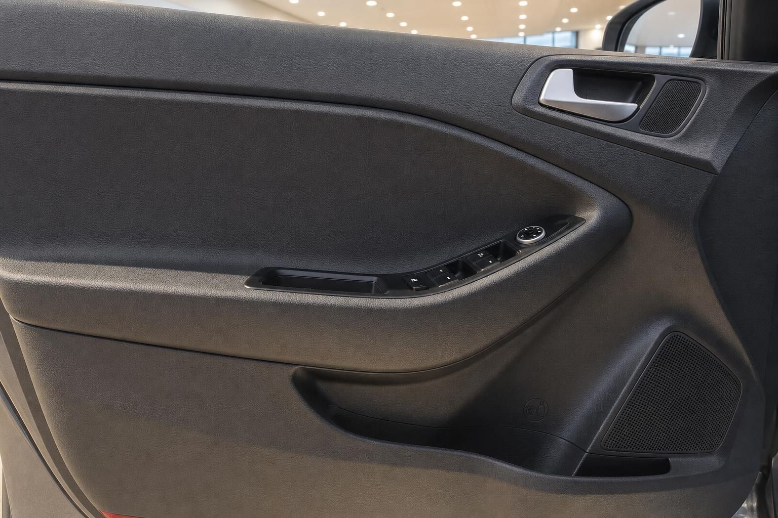 Hyundai Türverkleidung mit Fensterhebern und Türgriff Detailansicht