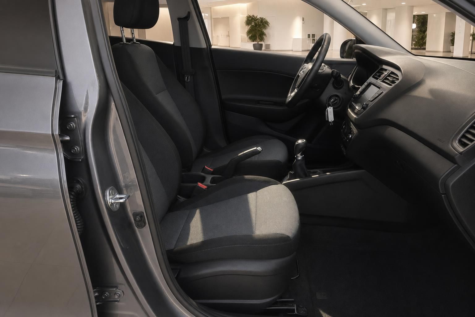 Hyundai Innenraum Vordersitze mit Blick auf Cockpit und Lenkrad
