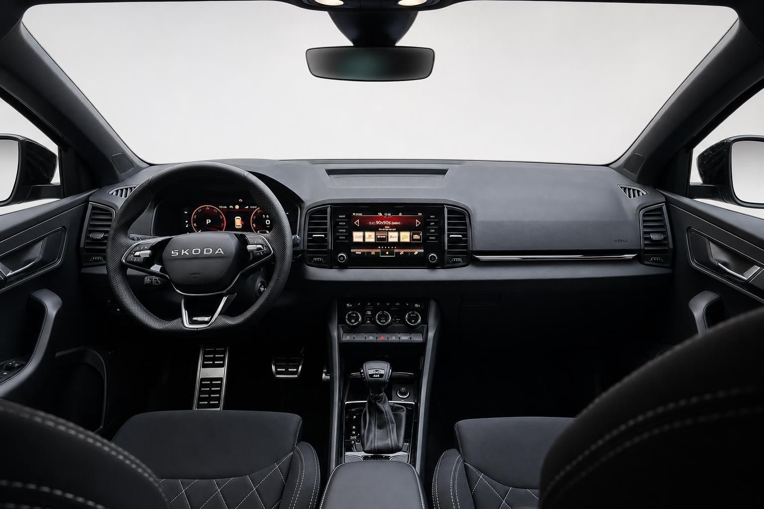 Skoda Cockpit mit Lenkrad, Display und Armaturenbrett von vorne