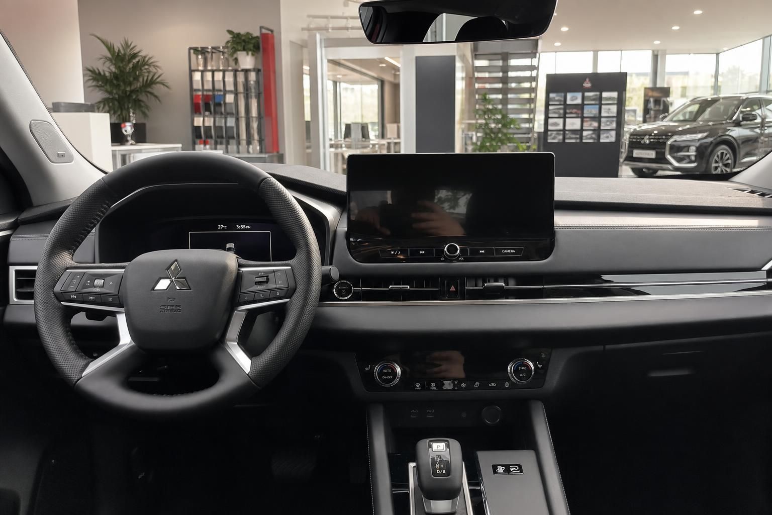Mitsubishi Outlander Armaturenbrett mit digitalem Display und Touchscreen-Infotainment