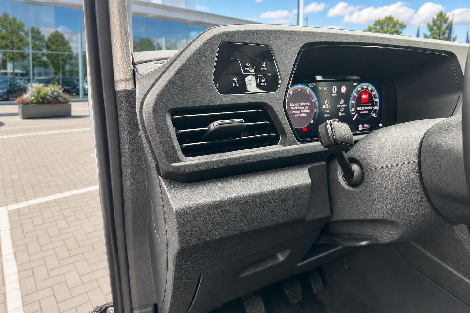 VW Caddy Cockpit Detailansicht Lüftung und Schaltung