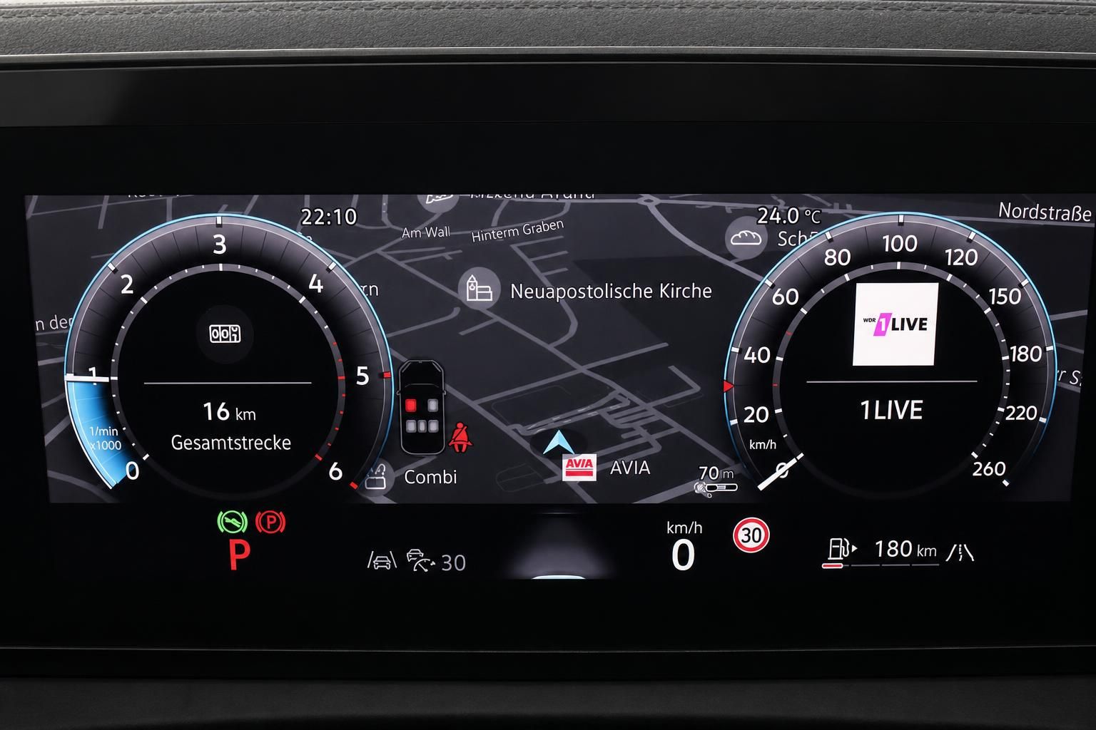 VW Digitales Kombiinstrument mit Navigationskarte und Tempolimit-Anzeige