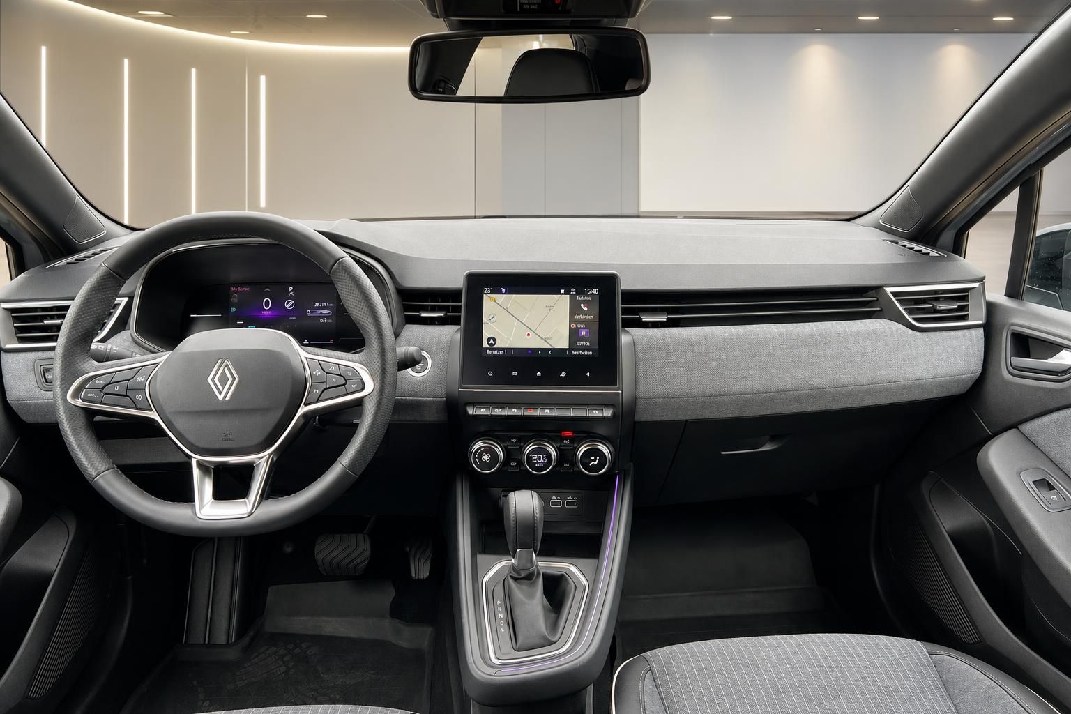 Renault Clio Cockpit Armaturenbrett Touchscreen Navigation Klimaanlage Lenkrad graues Interieur