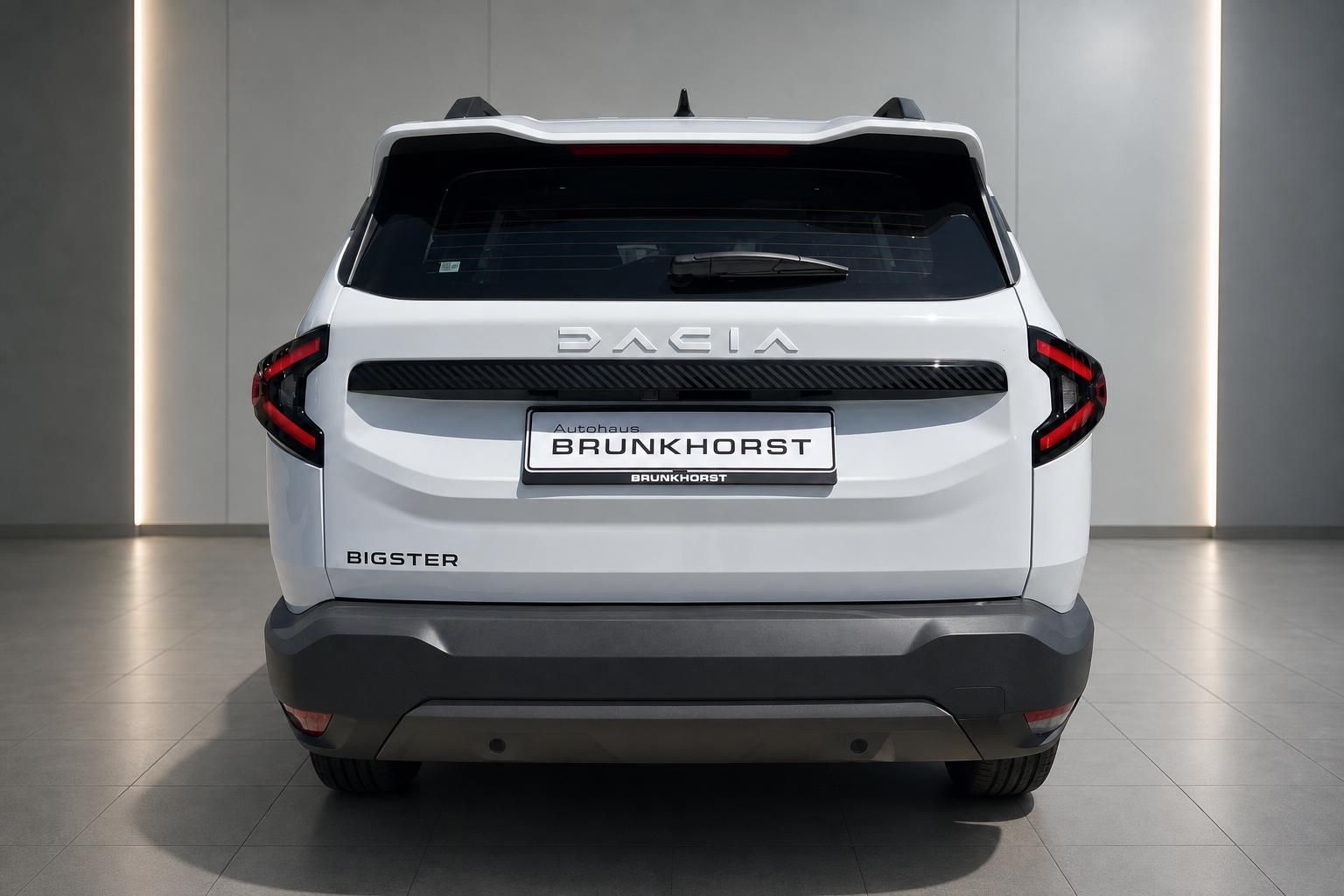 Dacia Bigster in Weiß, Heckansicht im Autohaus Brunkhorst