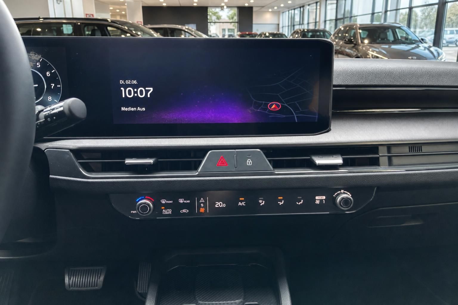 Kia Mittelkonsole mit Touchscreen Navigation und Klimabedienung im Detail