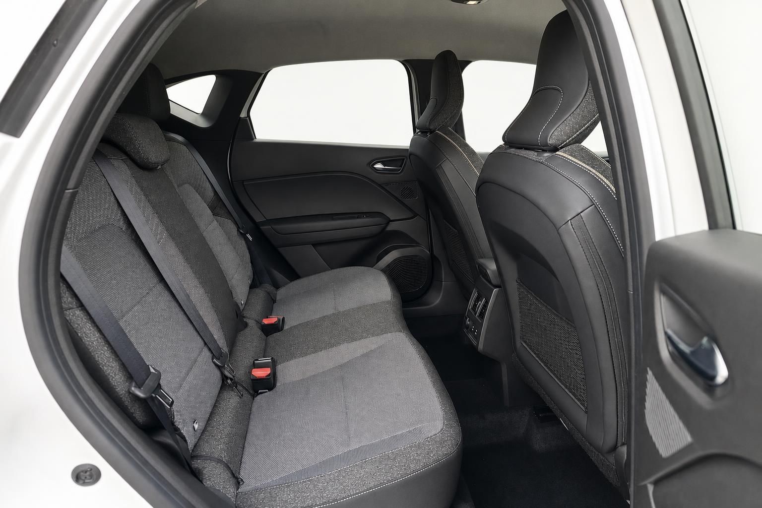 Renault Captur Innenraum Rücksitze mit Stoffbezug und Kopfstützen