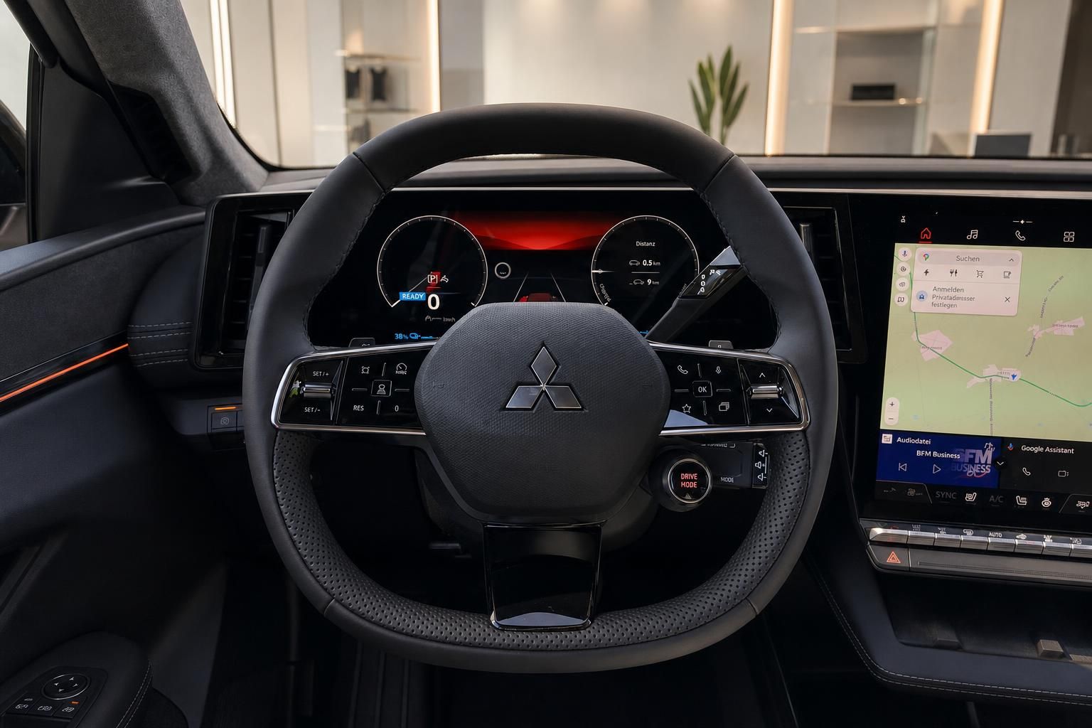 Mitsubishi Lenkrad mit digitalem Cockpit und Navigationsdisplay