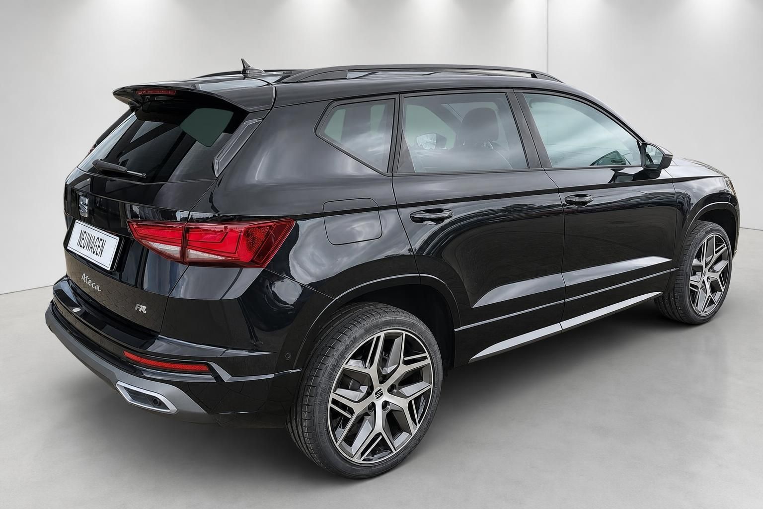 SEAT Ateca FR schwarz Heck-Seitenansicht Neuwagen
