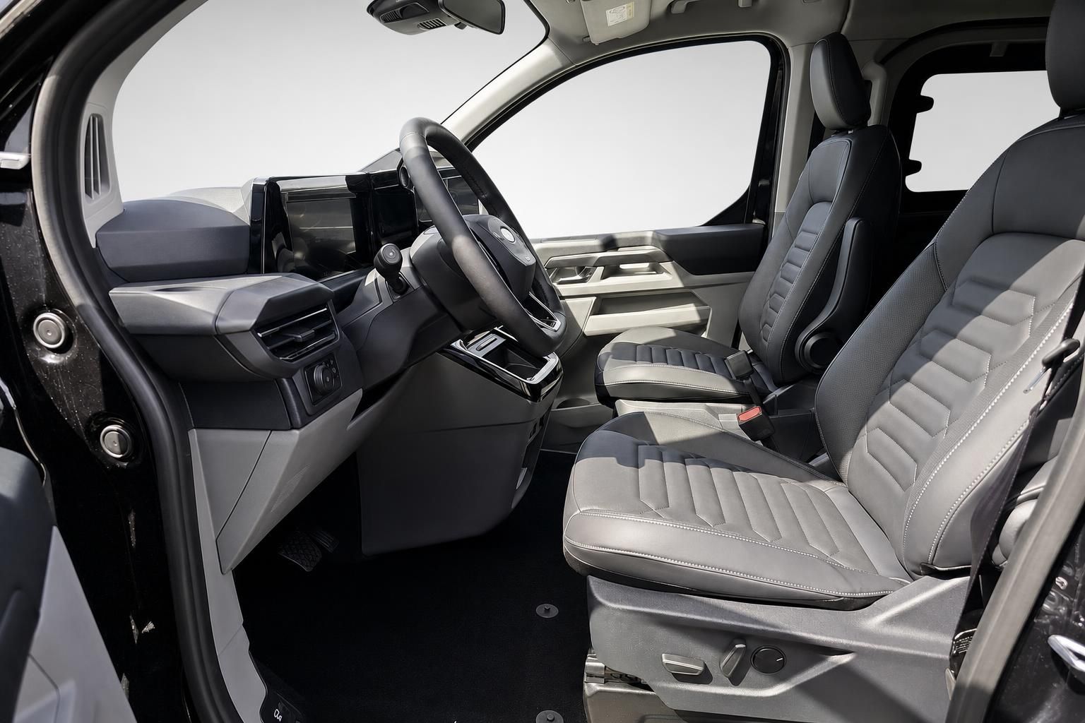 Ford Tourneo Custom Innenraum Vordersitze und Cockpit
