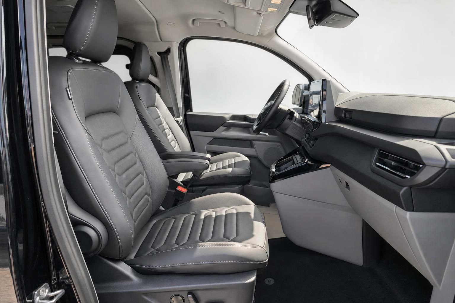 Ford Tourneo Custom Interieur Fahrersitz und Armaturen