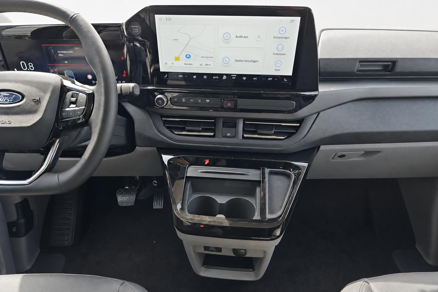 Ford Tourneo Custom Cockpit mit Touchscreen Navigation