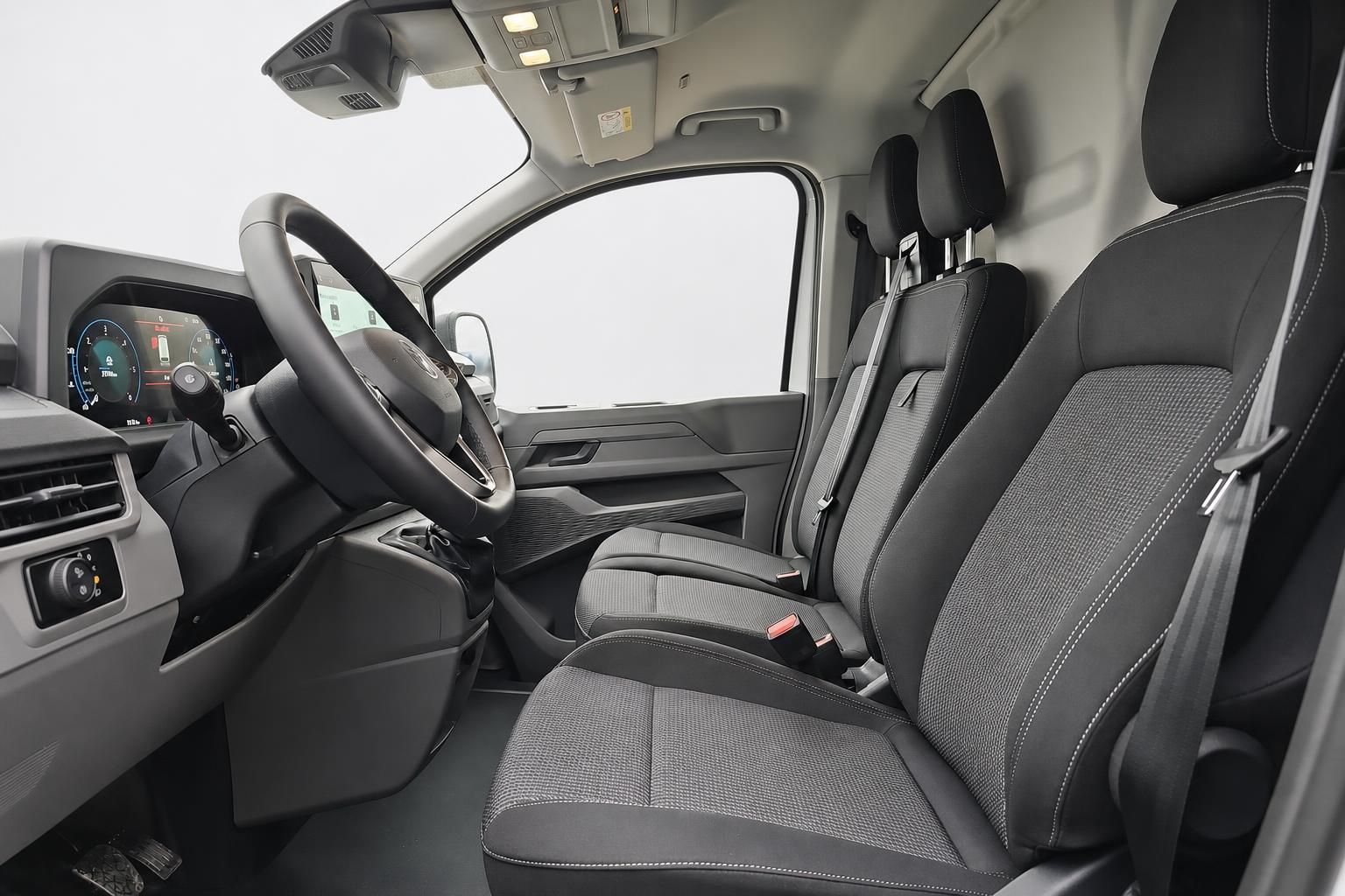 Innenraum VW Transporter mit Vordersitzen und Cockpit