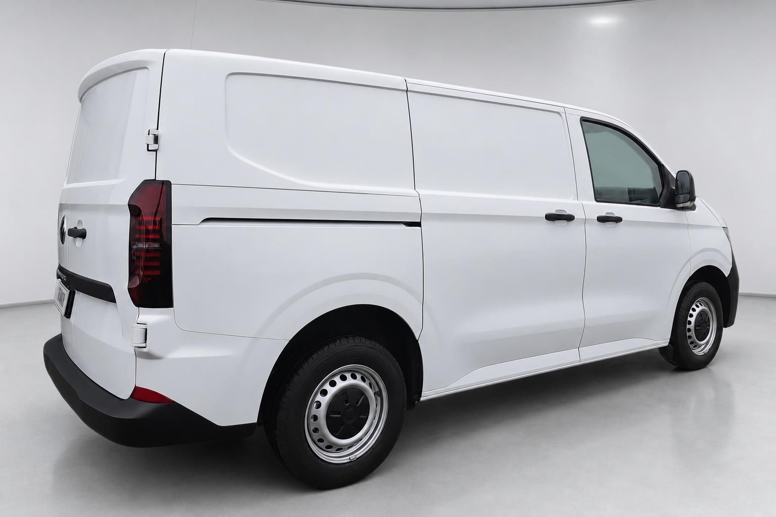 VW Transporter weiß, Seitenansicht schräg von hinten