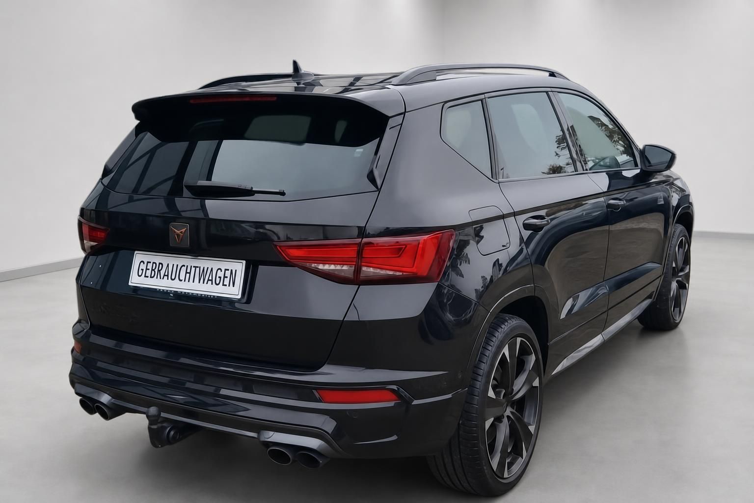 Cupra Ateca schwarz Heckansicht mit Doppelauspuff Gebrauchtwagen