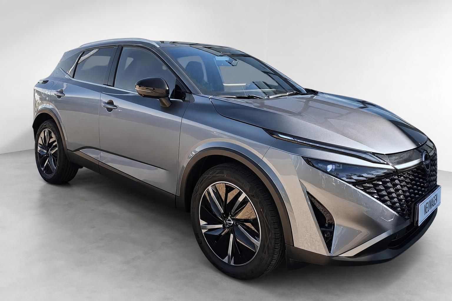 Nissan Qashqai Neuwagen, Frontansicht schraeg von vorne
