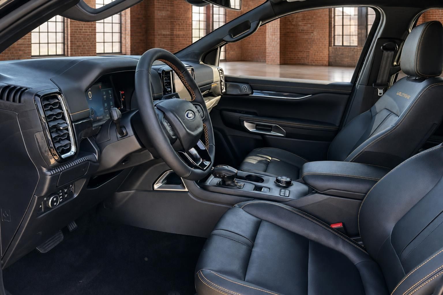 Ford Ranger Innenraum mit schwarzem Leder und Cockpit im Detail