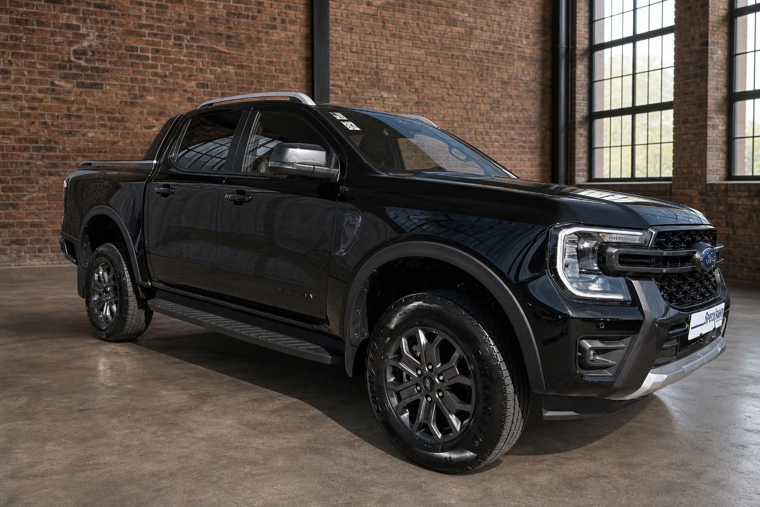 Ford Ranger Wildtrak schwarz Frontansicht seitlich mit Alufelgen