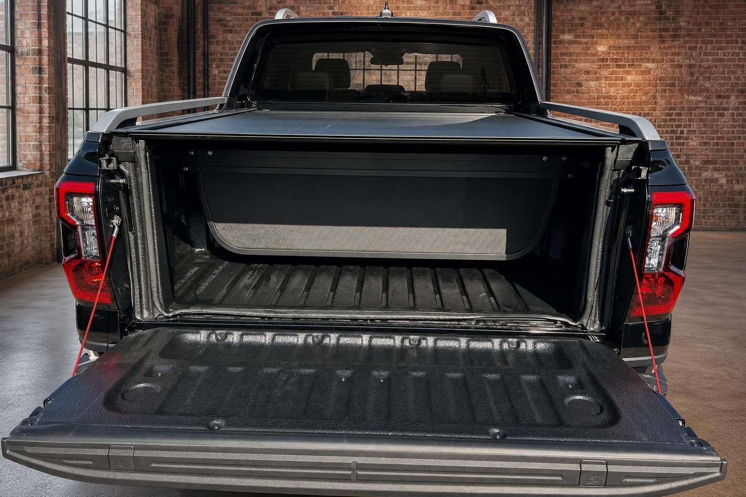 Ford Pickup Ladeflaeche mit Laderaumabdeckung und Heckansicht