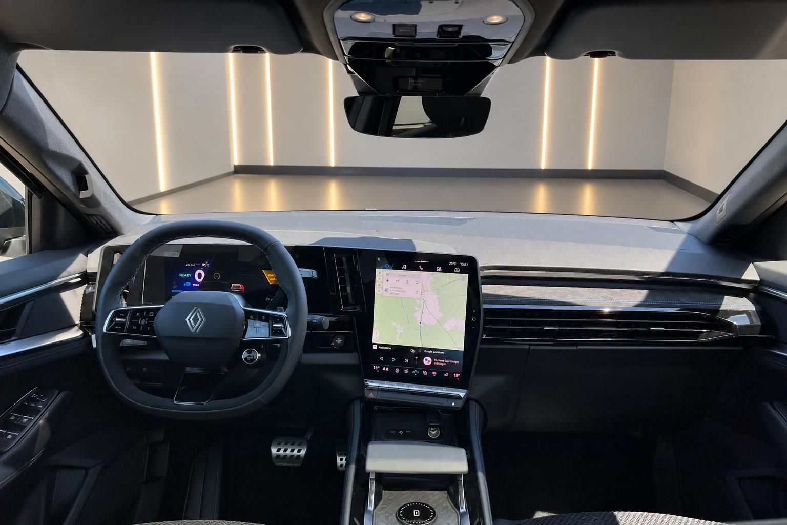 Renault Austral Innenraum Blick auf Armaturenbrett und Navigationssystem