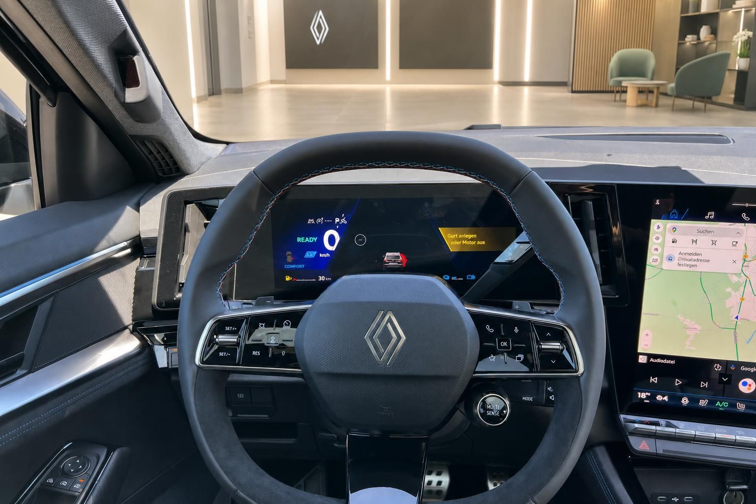 Renault Cockpit mit Lenkrad, Digitaltacho und Multimediadisplay