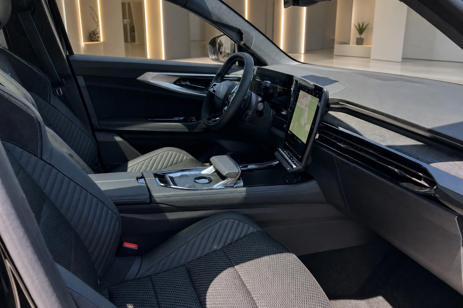 Fahrzeug Innenraum mit Cockpit, Lenkrad und Navigationsdisplay