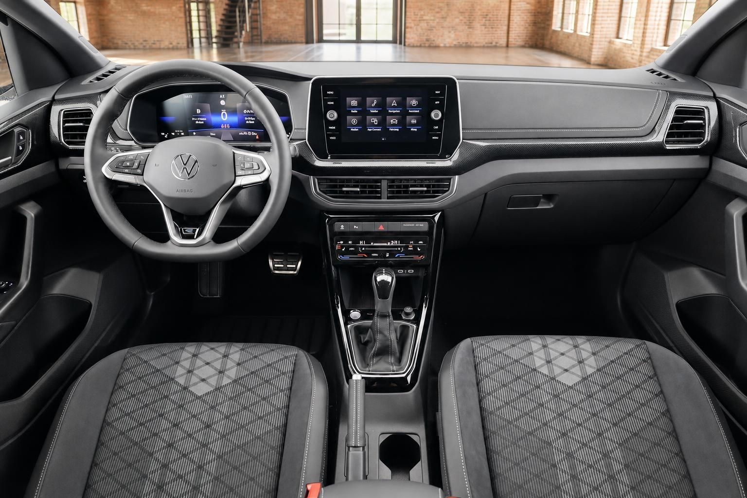 VW T-Roc Cockpit mit digitalem Kombiinstrument, Touchscreen und R-Line Lenkrad