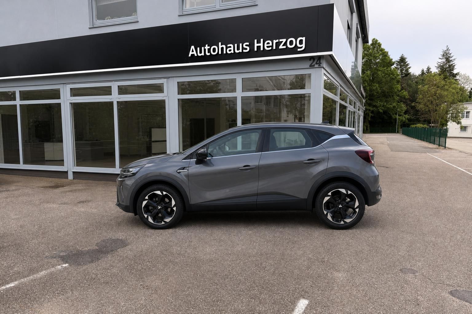 Mitsubishi ASX grau Seitenansicht links beim Autohaus Herzog – SUV Neuwagen kaufen