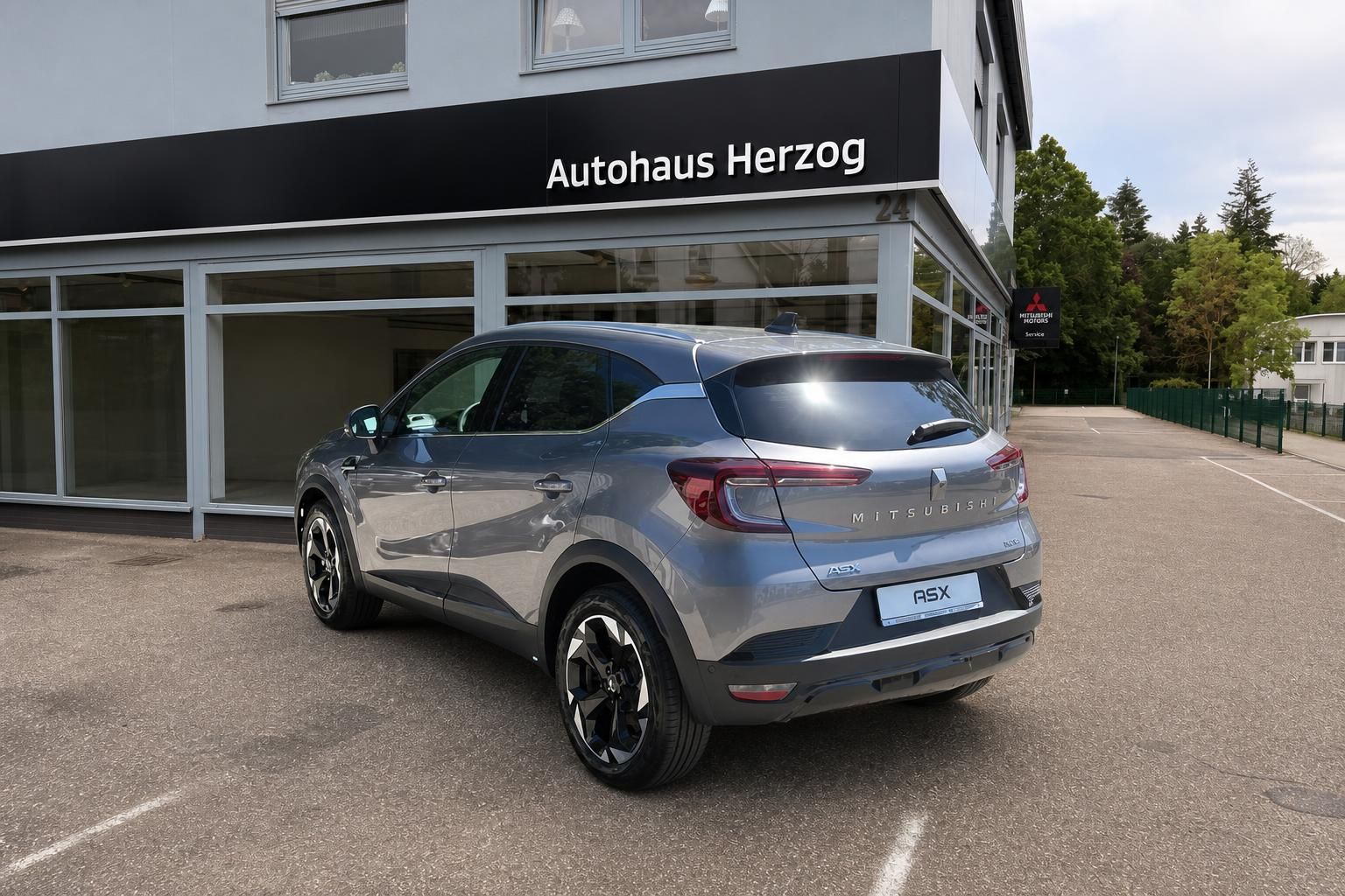 Mitsubishi ASX grau Heckansicht schräg links beim Autohaus Herzog – kompakter SUV